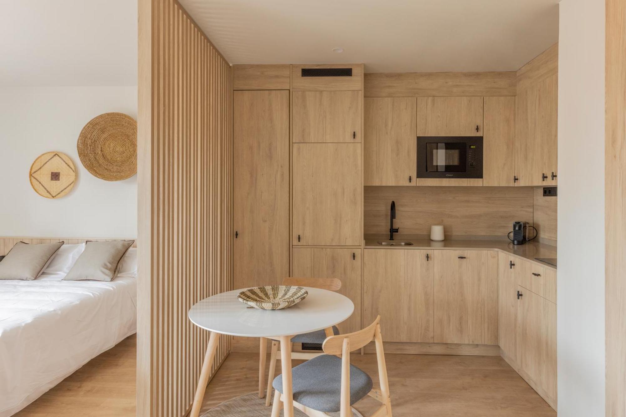Libere Barcelona Sant Antoni Aparthotel Exteriör bild