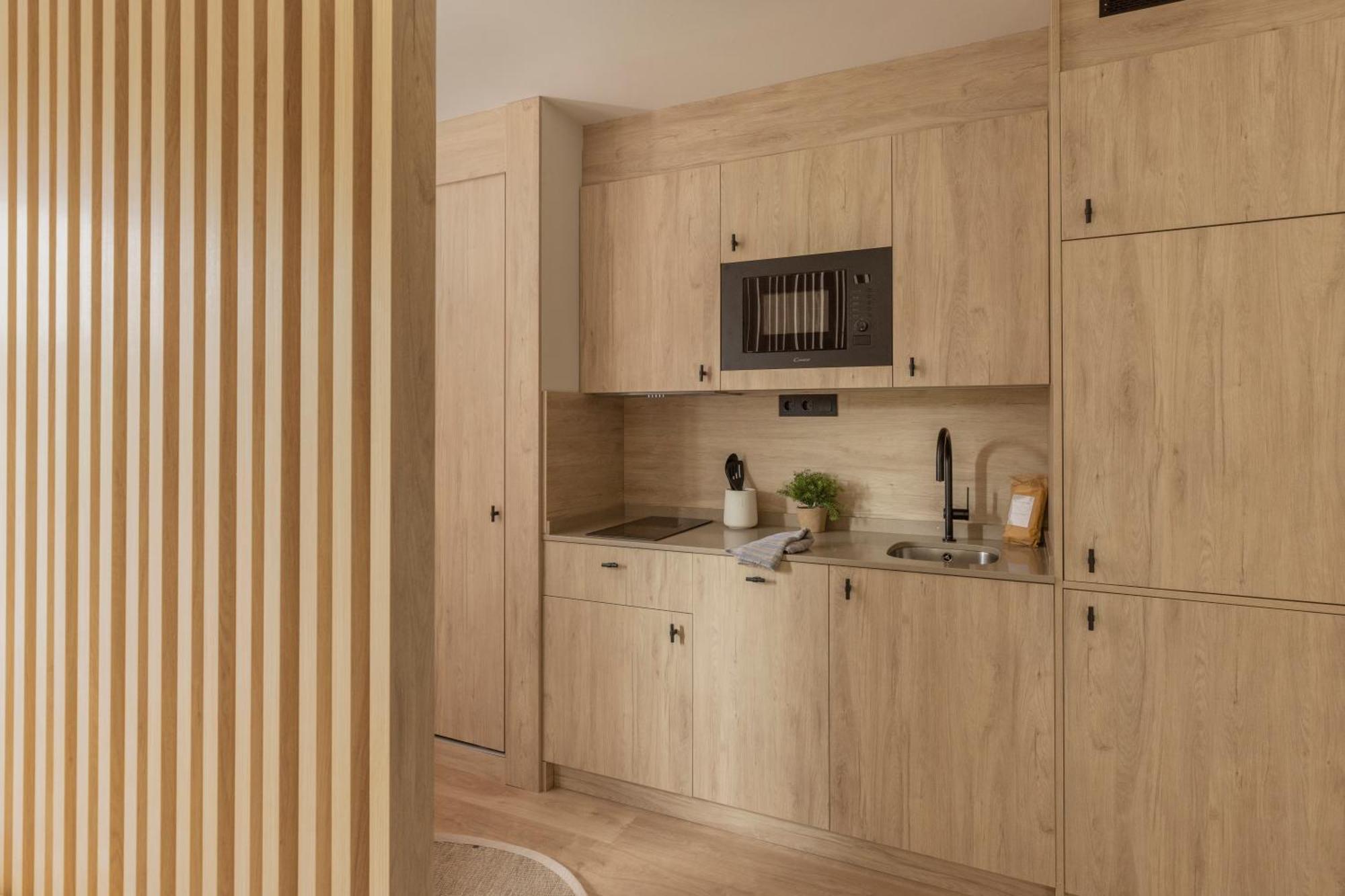 Libere Barcelona Sant Antoni Aparthotel Exteriör bild
