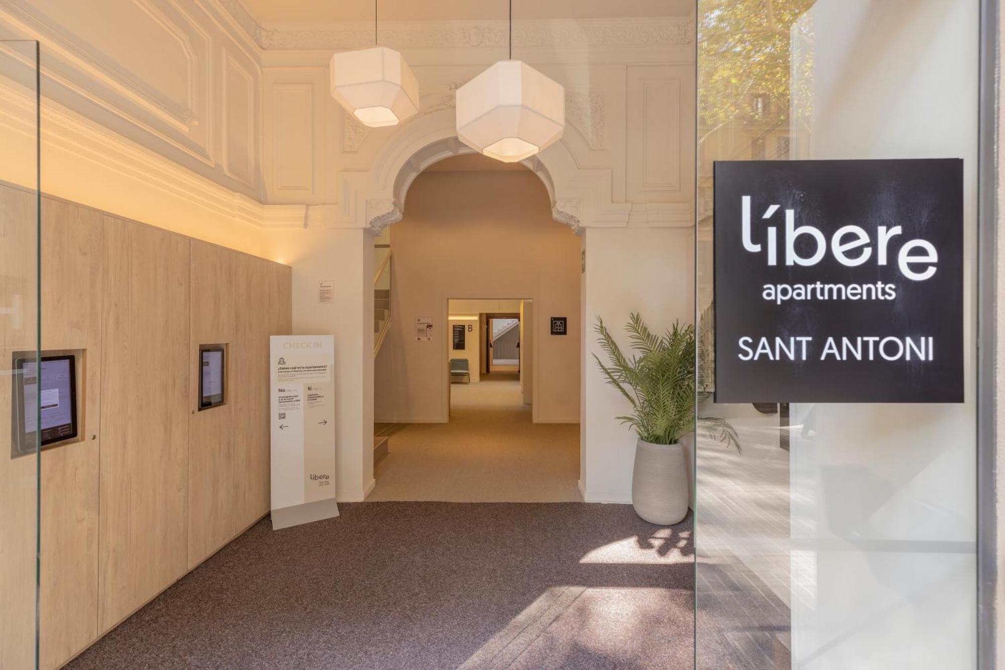 Libere Barcelona Sant Antoni Aparthotel Exteriör bild