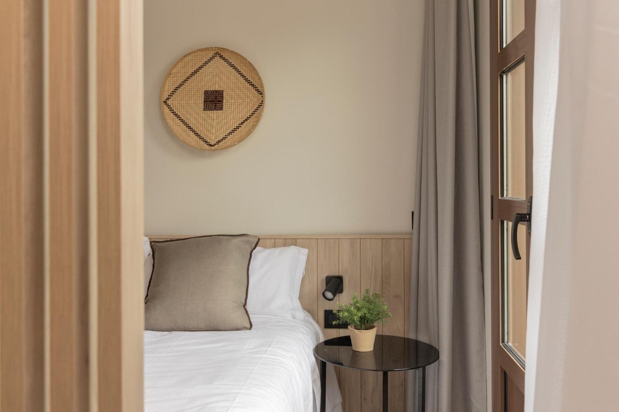 Libere Barcelona Sant Antoni Aparthotel Exteriör bild