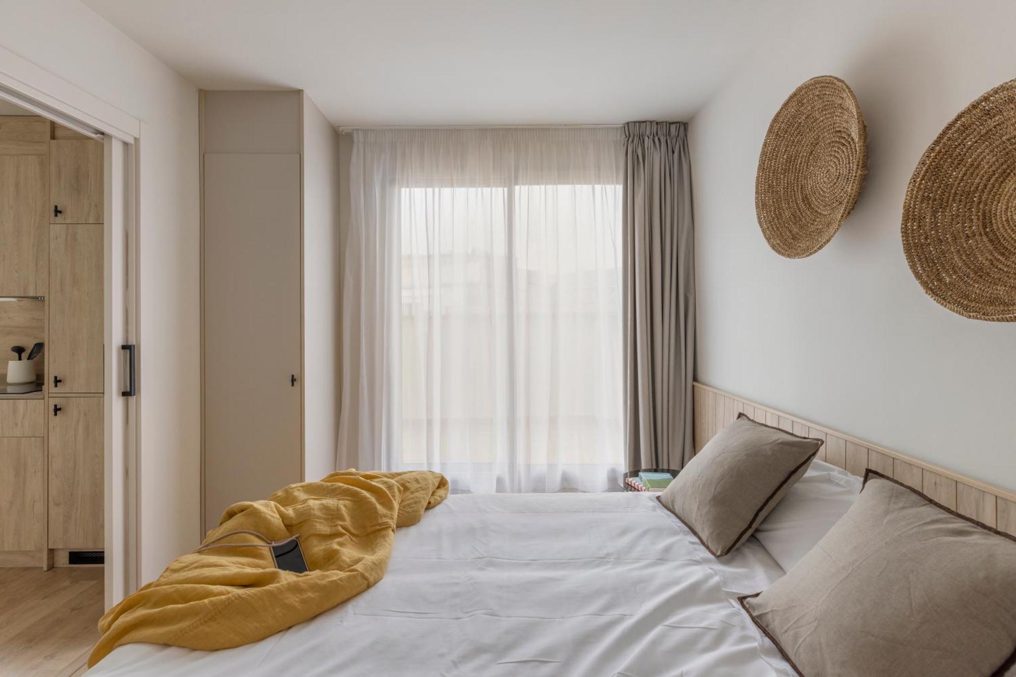 Libere Barcelona Sant Antoni Aparthotel Exteriör bild